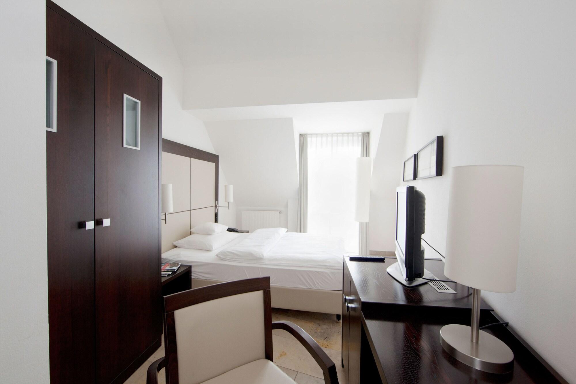 BURNS Art Hotel Düsseldorf Zimmer foto